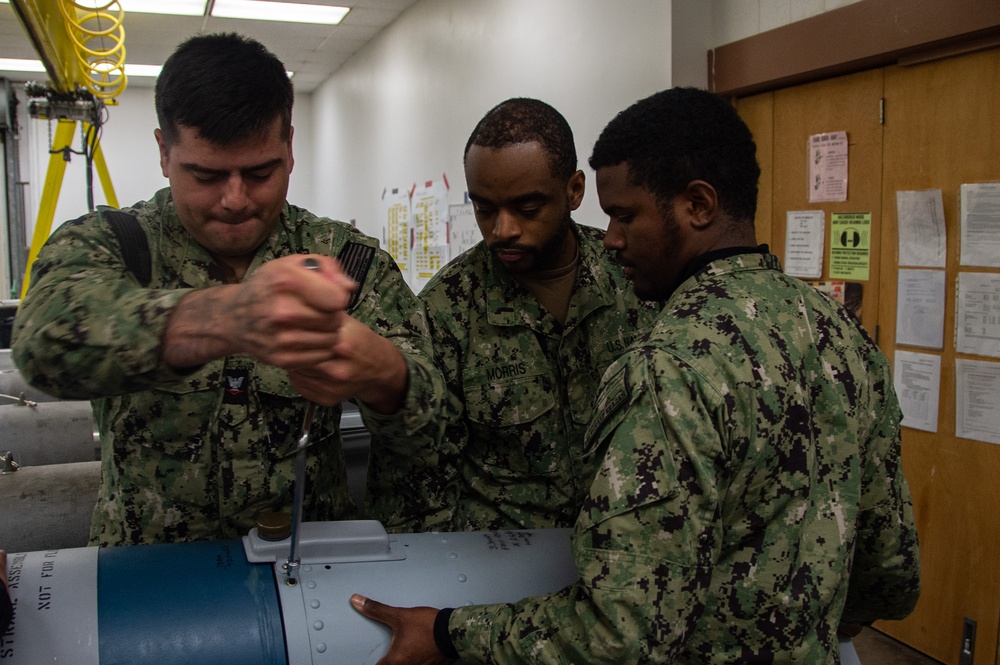 Ronald Reagan Sailors Conduct Weapons Training