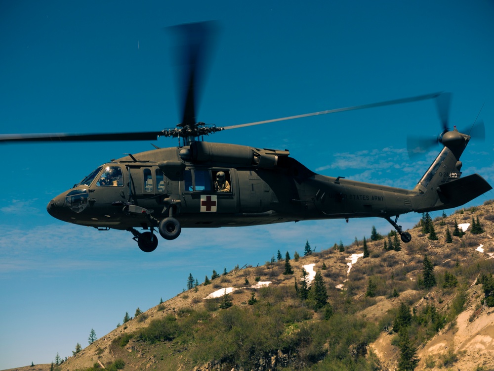 &quot;Rainier Dustoff&quot; to the Rescue: Washington National Guard aviators train for MEDEVAC missions on Mount St. Helens