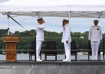 Undersea Warfighting Development Center holds change of command