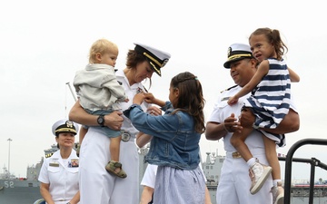 USS Montgomery (LCS 8) Conducts Change of Command