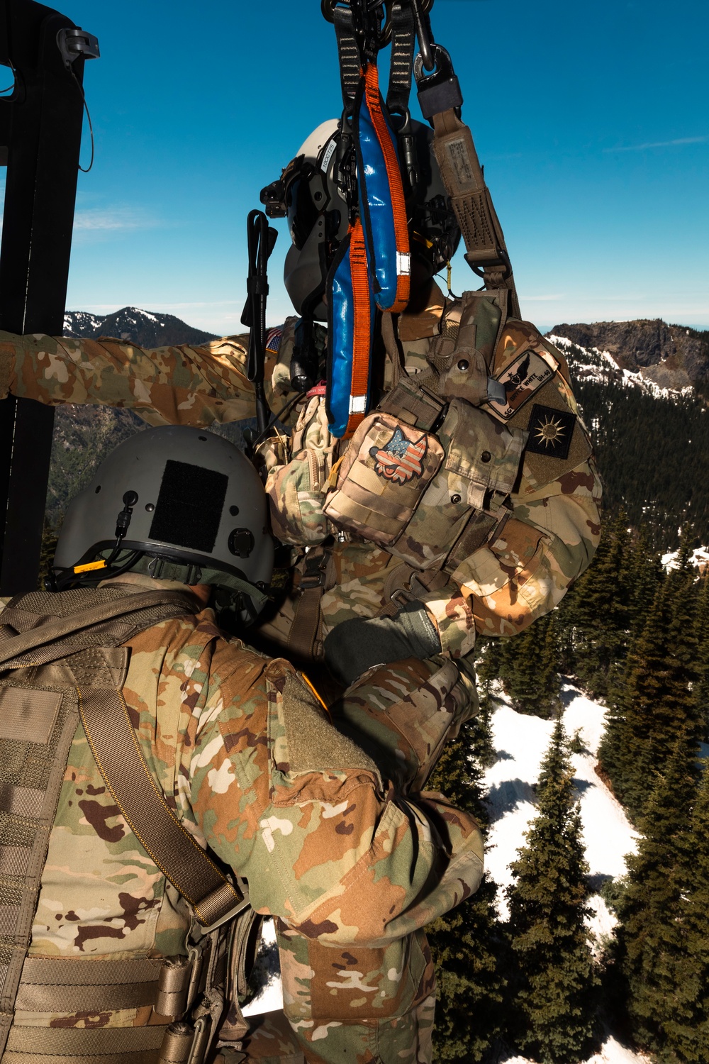 &quot;Rainier Dustoff&quot; to the Rescue: Washington National Guard aviators train for MEDEVAC missions on Mount St. Helens