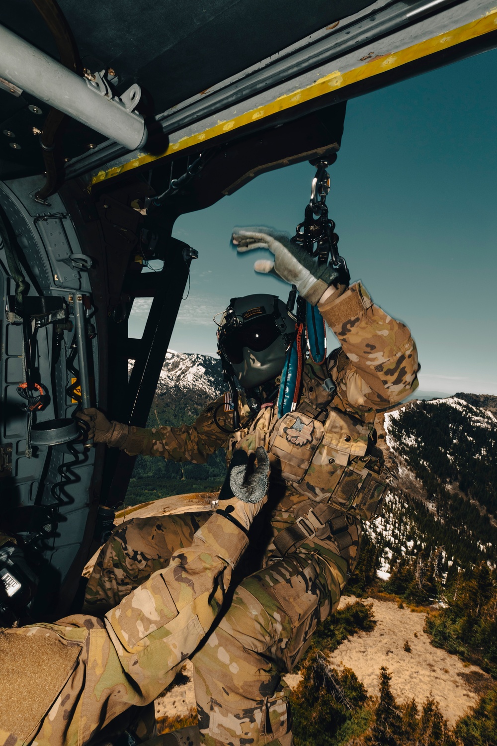 &quot;Rainier Dustoff&quot; to the Rescue: Washington National Guard aviators train for MEDEVAC missions on Mount St. Helens