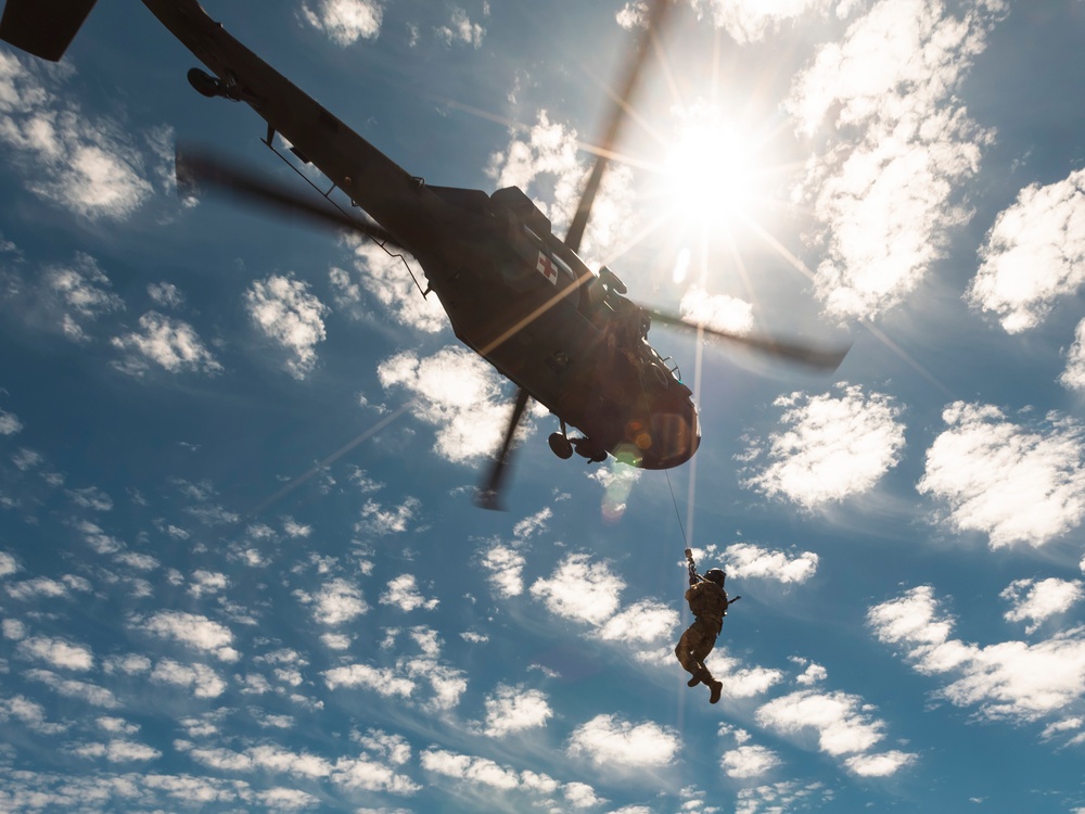 &quot;Rainier Dustoff&quot; to the Rescue: Washington National Guard aviators train for MEDEVAC missions on Mount St. Helens