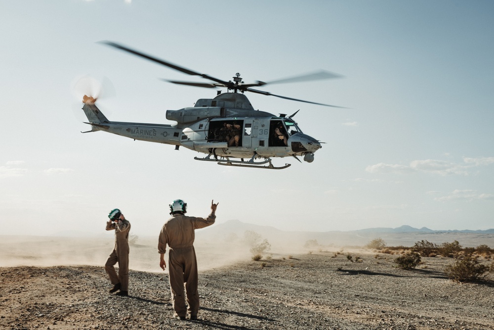 HMLA 773 conducts flight and FARP operations