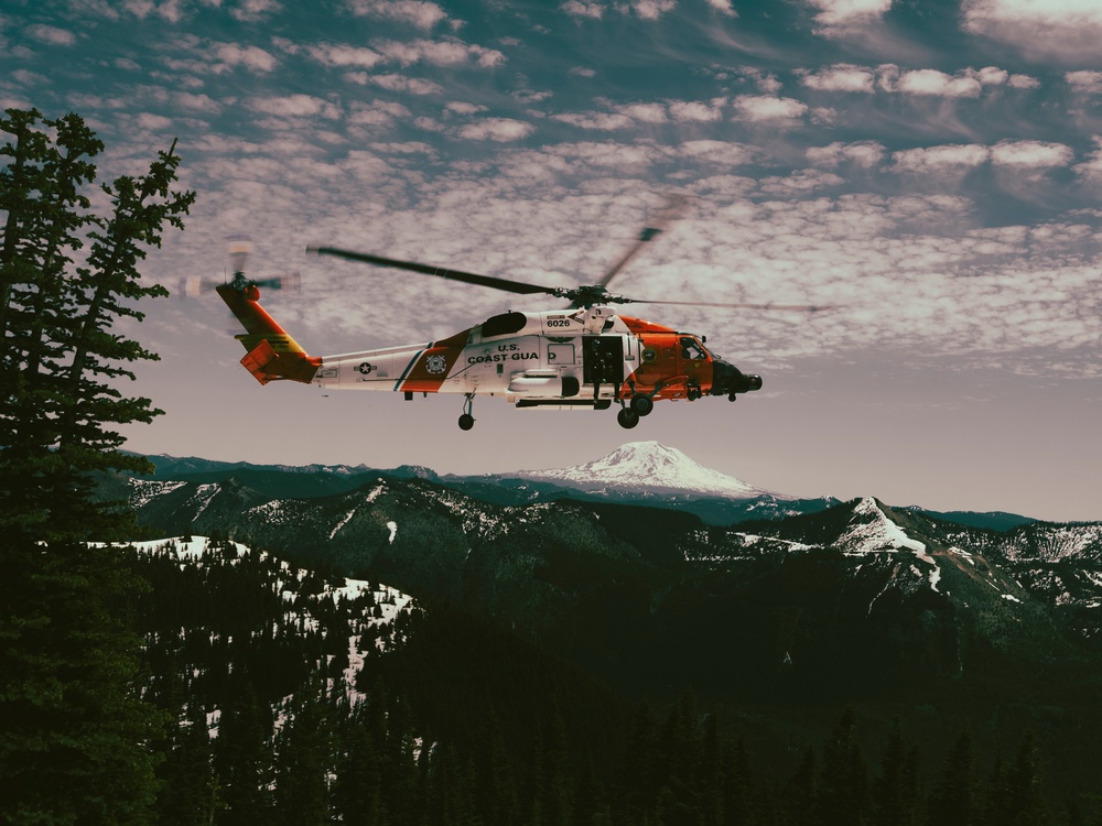 Coast Guard aircrew and Washington National Guard train for MEDEVAC missions on Mount St. Helens