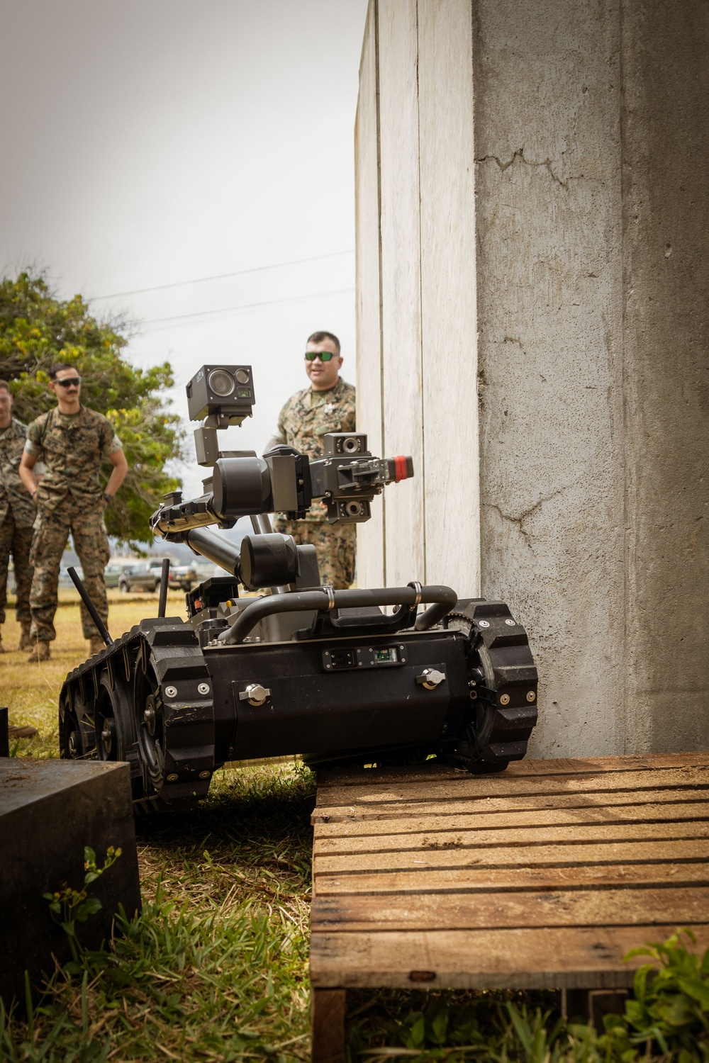 Robots on the prowl; 3d LLB EOD and HQBN EOD conduct a drop charge training exercise