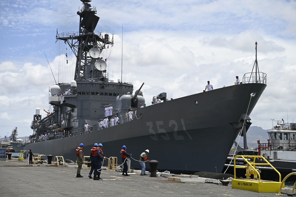 JS Shimakaze (TV-3521) arrives at Joint Base Pearl Harbor-Hickam