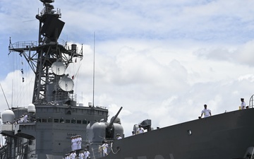 JS Shimakaze (TV-3521) arrives at Joint Base Pearl Harbor-Hickam