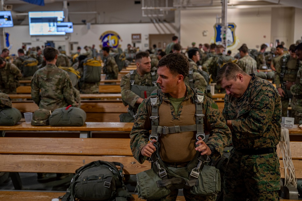 11th Airborne Division and 4th ANGLICO jump during RF-A 25-2