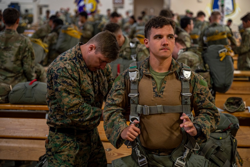 11th Airborne Division and 4th ANGLICO jump during RF-A 25-2