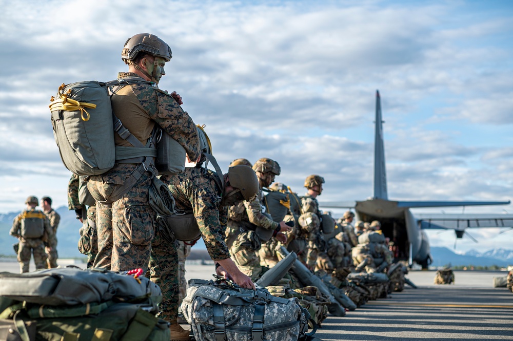 11th Airborne Division and 4th ANGLICO jump during RF-A 25-2