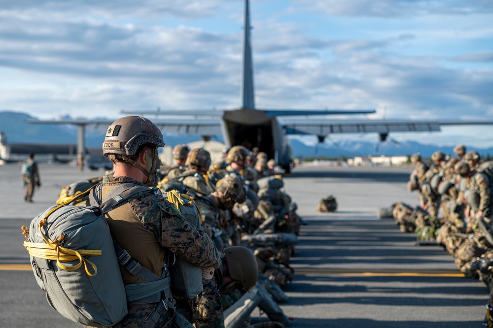 11th Airborne Division and 4th ANGLICO jump during RF-A 25-2