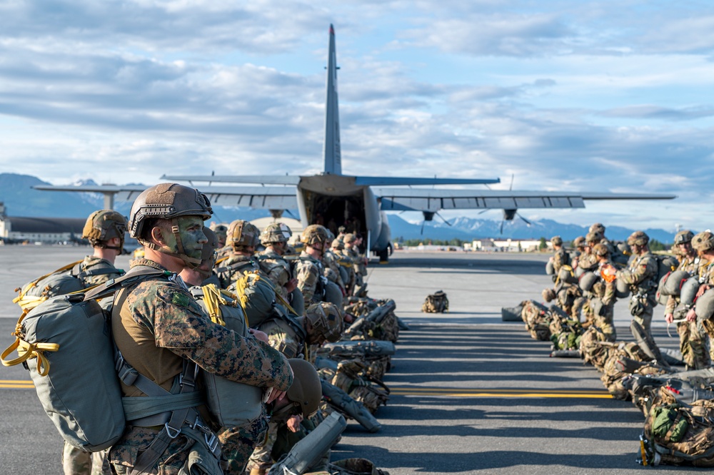 11th Airborne Division and 4th ANGLICO jump during RF-A 25-2