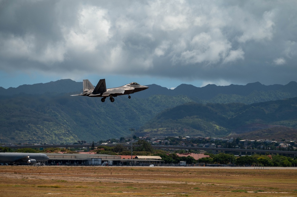 Col. Ryan Graf achieves 1000 flying hours as an F-22 Raptor pilot