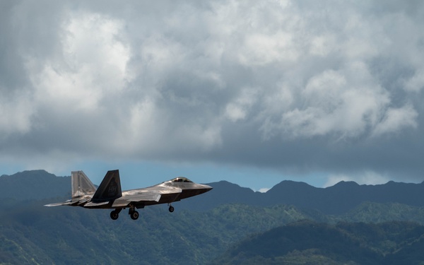 Col. Ryan Graf achieves 1000 flying hours as an F-22 Raptor pilot
