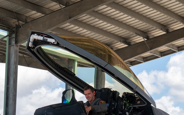 Col. Ryan Graf achieves 1000 flying hours as an F-22 Raptor pilot