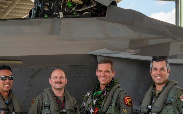 Col. Ryan Graf achieves 1000 flying hours as an F-22 Raptor pilot
