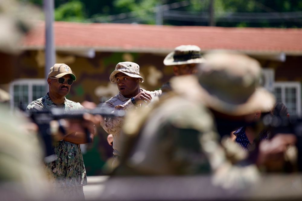 Commander of U.S. Southern Command visits U.S. Marines training with Panama’s forces