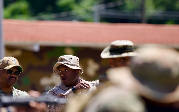 Commander of U.S. Southern Command visits U.S. Marines training with Panama’s forces