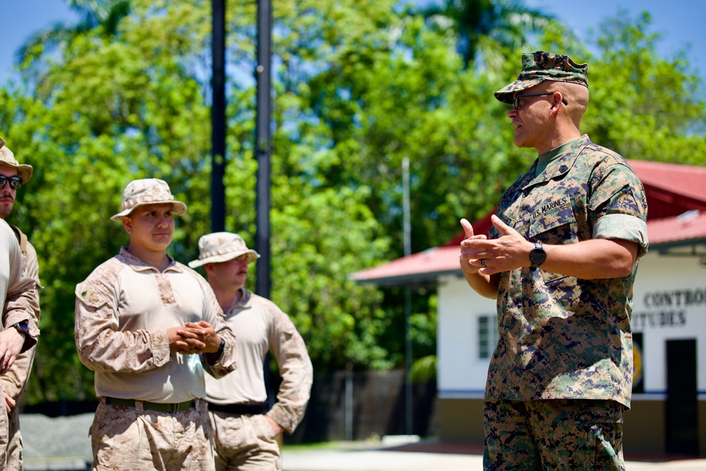 Commander of U.S. Southern Command visits U.S. Marines training with Panama’s forces