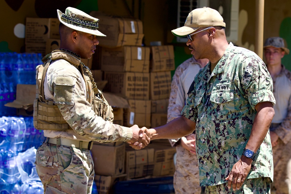Commander of U.S. Southern Command visits U.S. Marines training with Panama’s forces