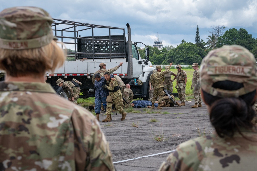 AMISTAD 2025: Gen. Nolan visits with U.S. and Salvadoran service members in El Salvador
