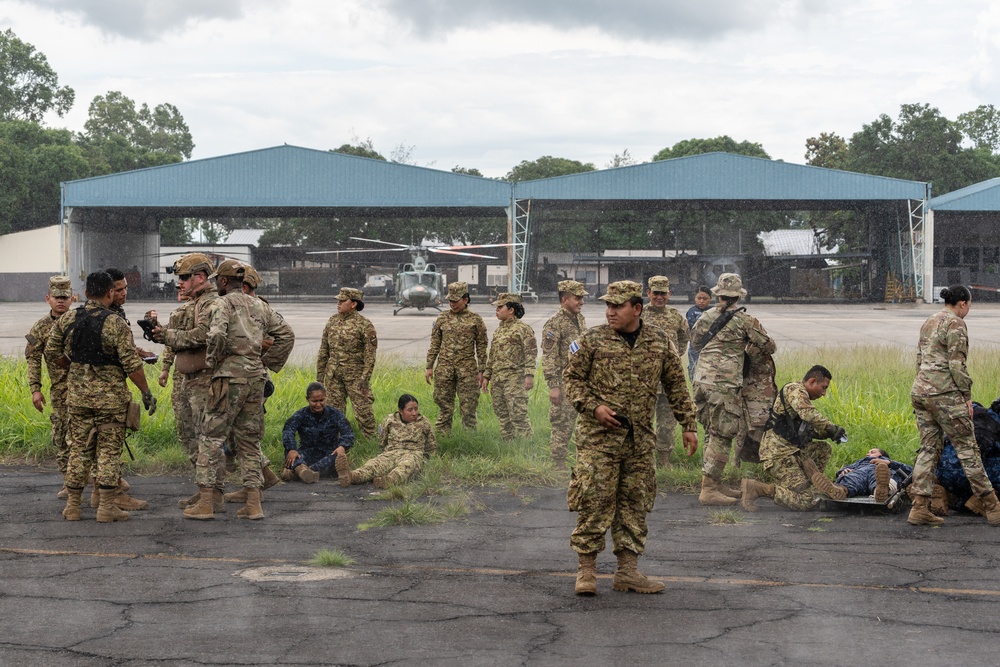 AMISTAD 2025: Gen. Nolan visits with U.S. and Salvadoran service members in El Salvador