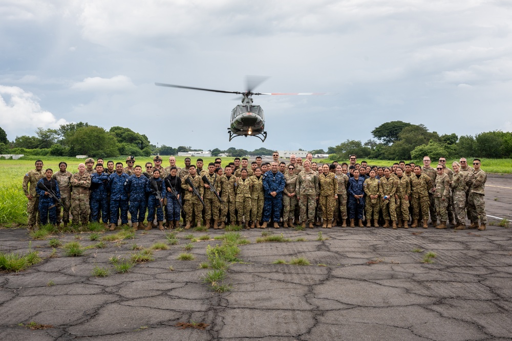 AMISTAD 2025: Gen. Nolan visits with U.S. and Salvadoran service members in El Salvador