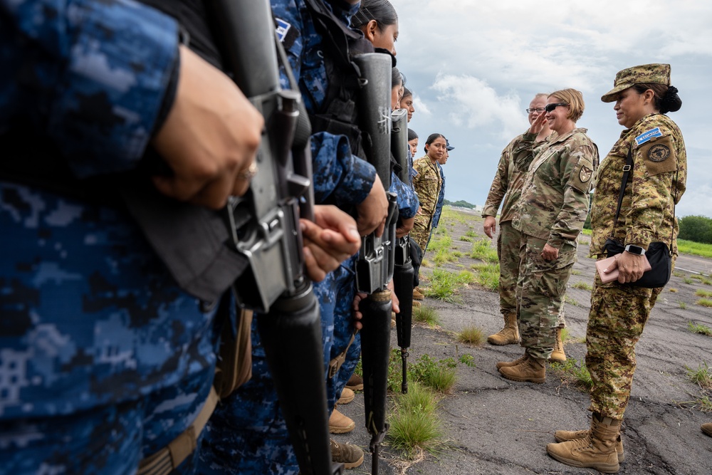AMISTAD 2025: Gen. Nolan visits with U.S. and Salvadoran service members in El Salvador