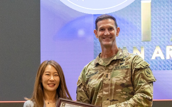USARPAC Chief of Staff presents civilian awards to distinguished civilian employees