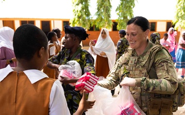 U.S., Kenyan Forces Deliver Hygiene Supplies, Empower Youth in Hindi