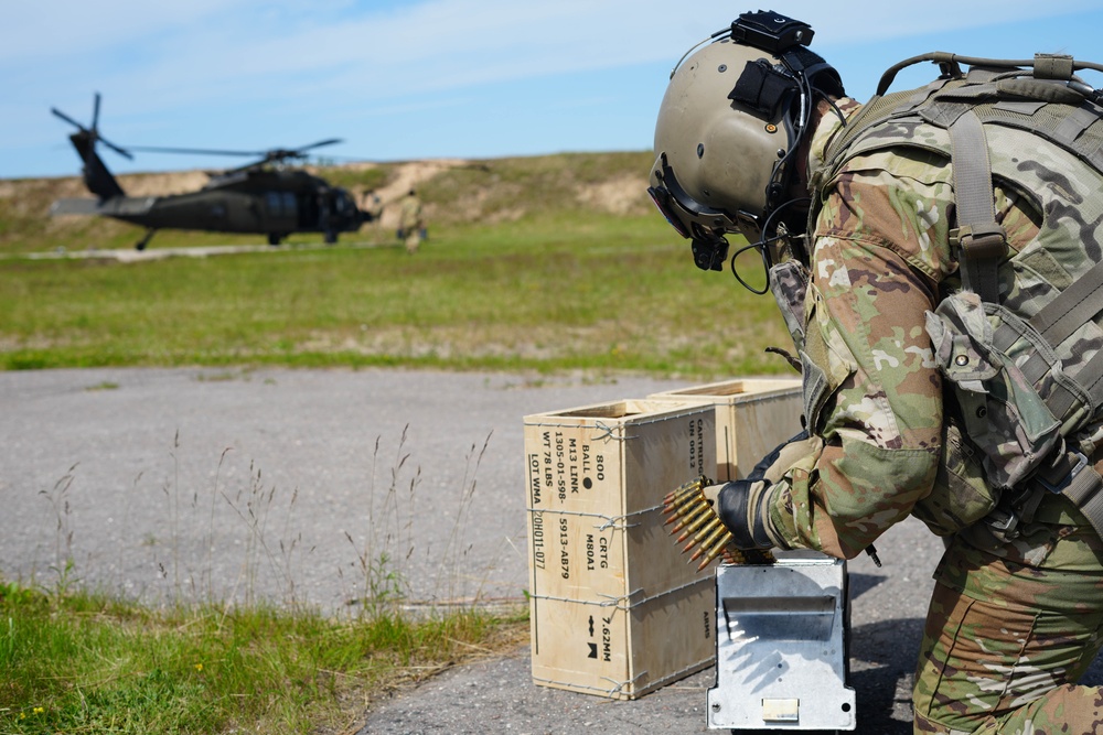 Gunners test their aerial skills on UH-60 Black Hawks