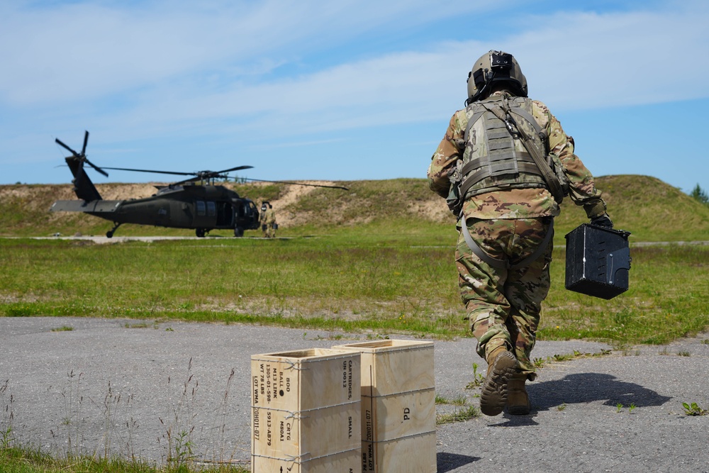 Gunners test their aerial skills on UH-60 Black Hawks