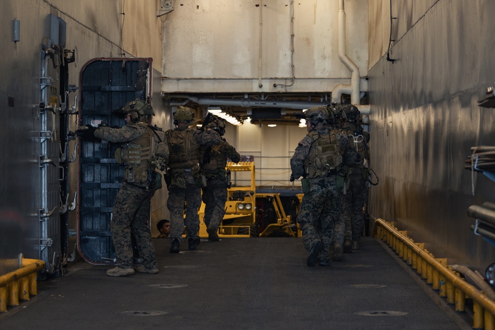 31st MEU | Visit, Board, Search, and Seizure exercise