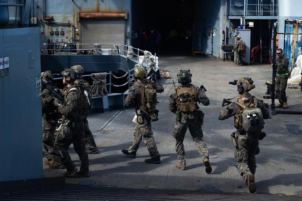 31st MEU | Visit, Board, Search, and Seizure exercise