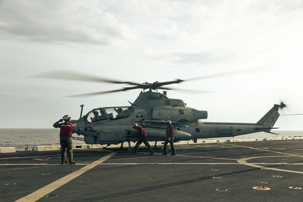 22nd MEU (SOC) | AH-1Z Cobra Flight Operations