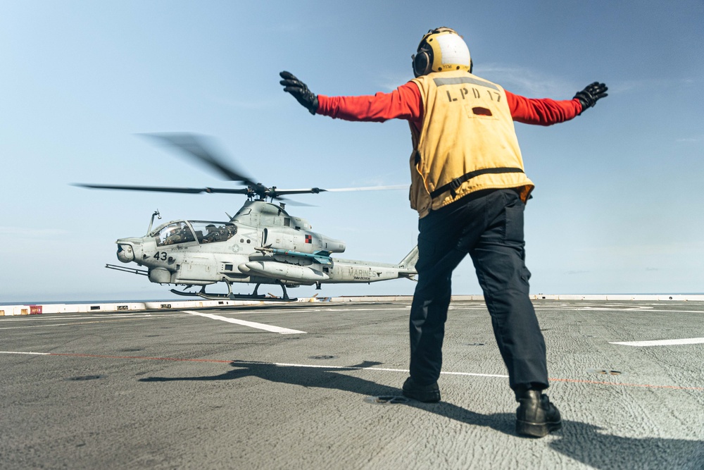 22nd MEU (SOC) | AH-1Z Cobra Flight Operations