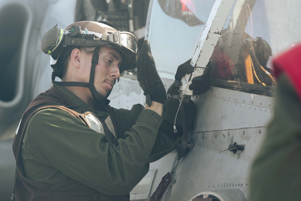 22nd MEU (SOC) | AH-1Z Cobra Flight Operations