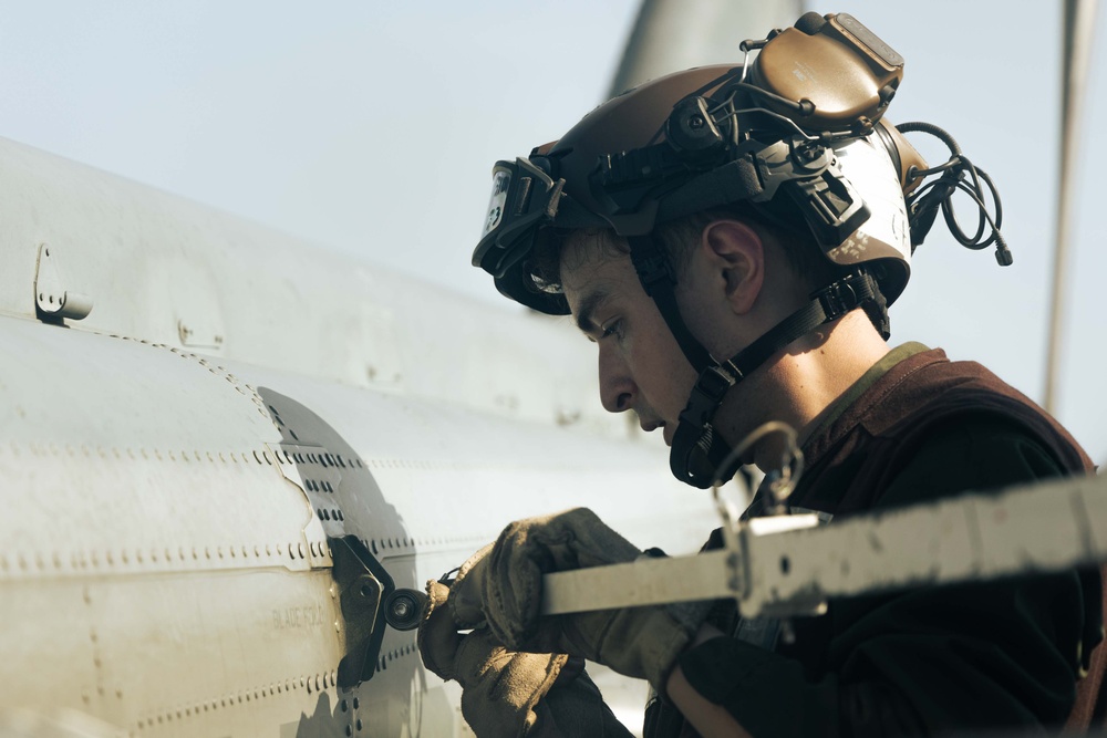 22nd MEU (SOC) | AH-1Z Cobra Flight Operations