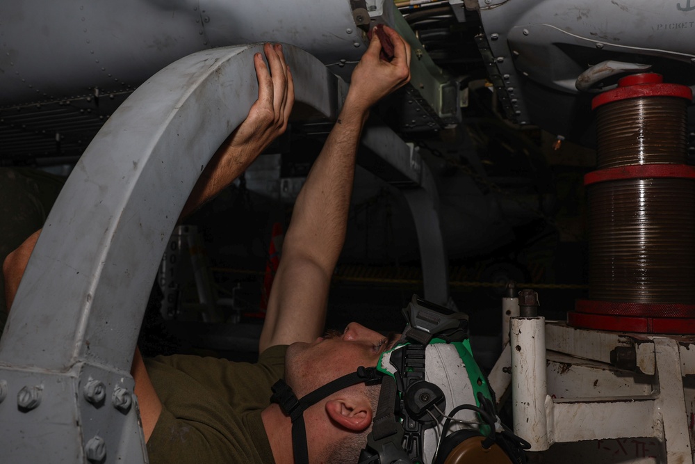 USS Iwo Jima Sailors Conduct Maintenance