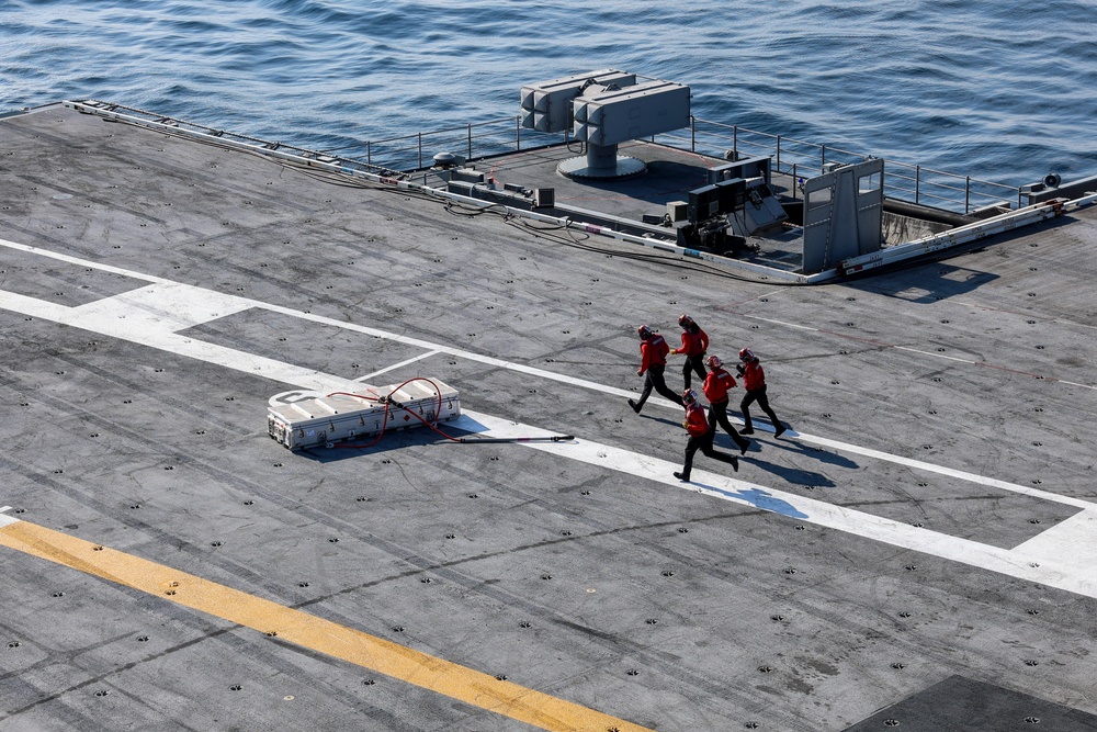 USS Gerald R. Ford (CVN 78) Conducts Vertical Replenishment