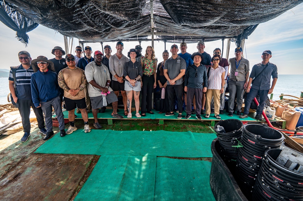 Members of U.S. Embassy Hanoi visits 25-3VN Recovery Site