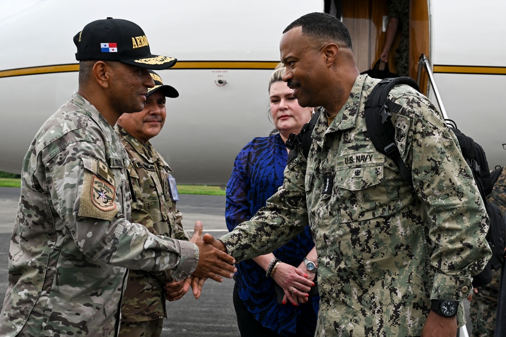 SOUTHCOM Commander arrives in Panama