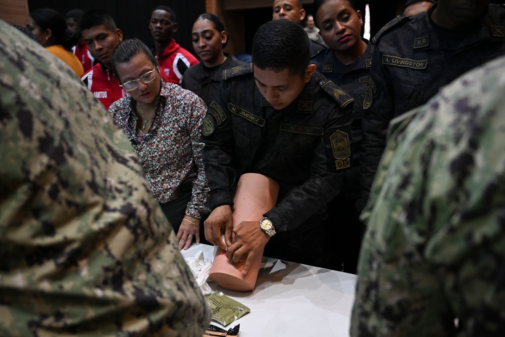 U.S. Navy and Panamanian first responders train on Stop the Bleed techniques