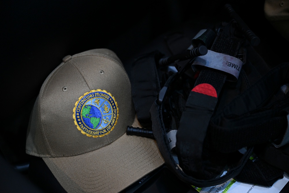 U.S. Navy and Panamanian first responders train on Stop the Bleed techniques