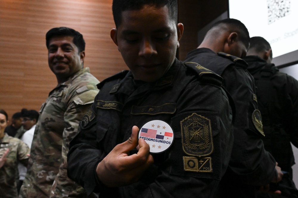 U.S. Navy and Panamanian first responders train on Stop the Bleed techniques
