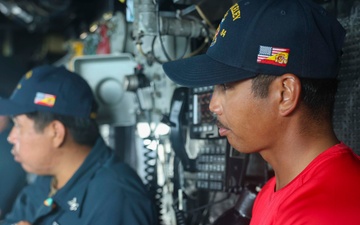 BMC Evandare Aganon and BM2 Kanim Hannigan conduct training on the bridge