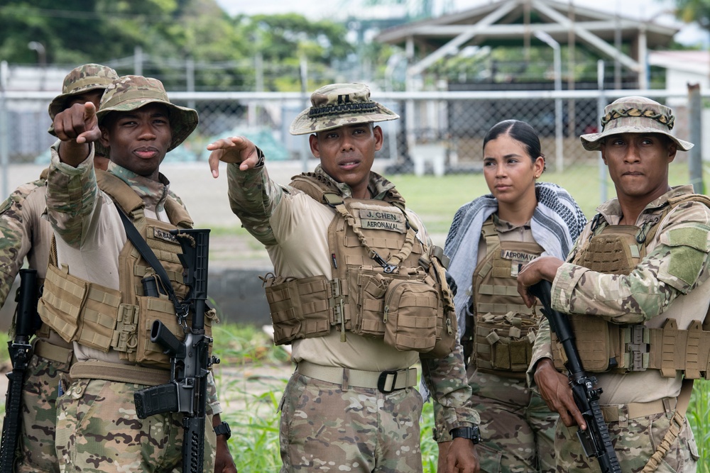 SENAN conducts FINEX with 2nd Brigade Marines in Panama