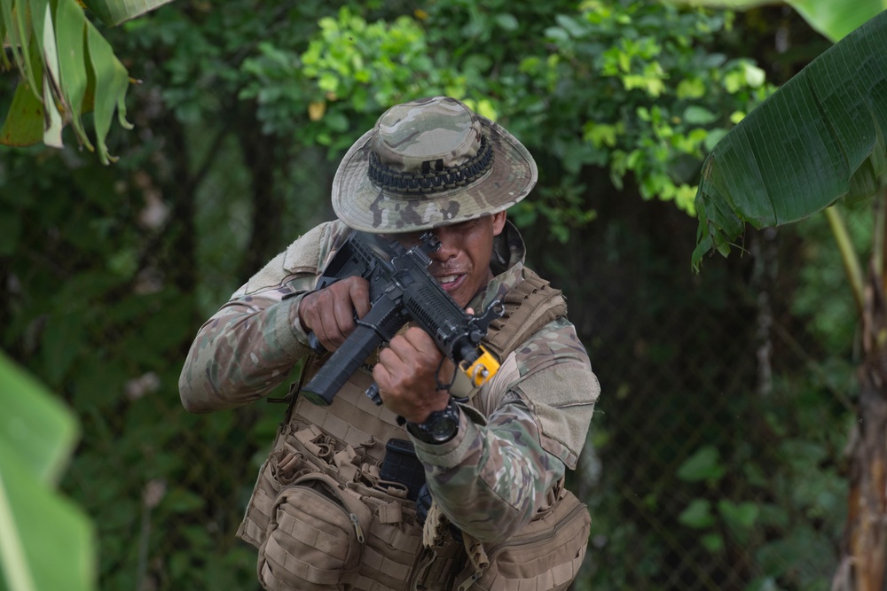 SENAN conducts FINEX with 2nd Brigade Marines in Panama
