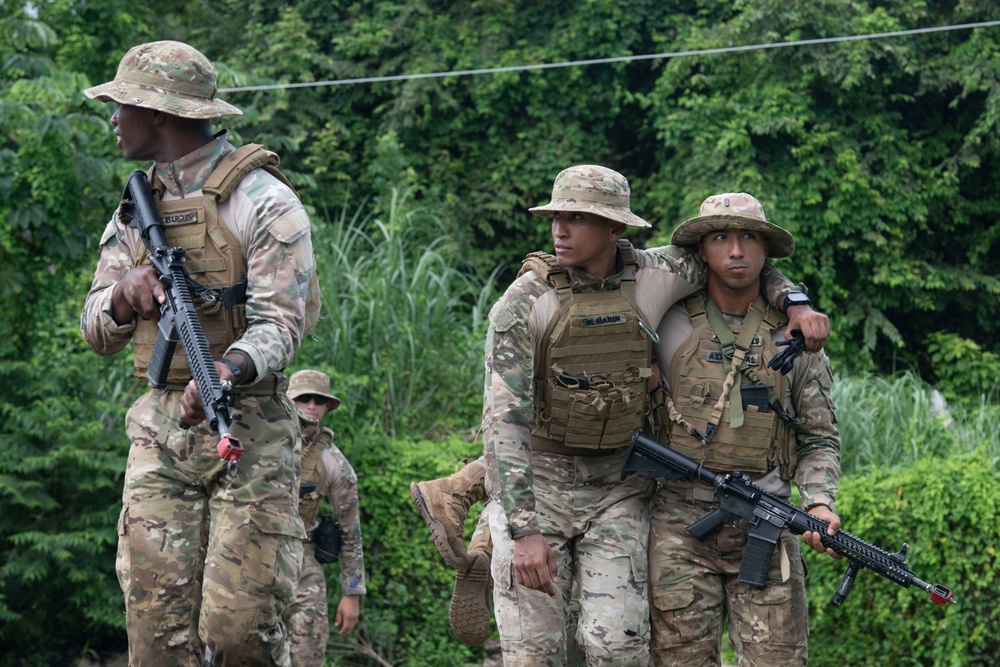 SENAN conducts FINEX with 2nd Brigade Marines in Panama